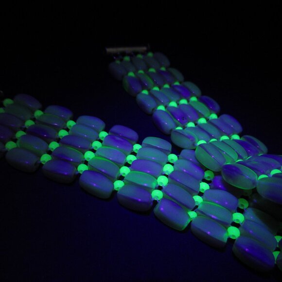 Handwoven Pink Czech UG glass bracelet - Picture 13 of 14